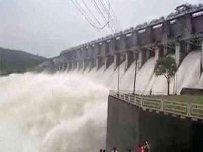 খুলে দেওয়া হয়েছে ফারাক্কা ব্যারেজের ১০৯টি গেট